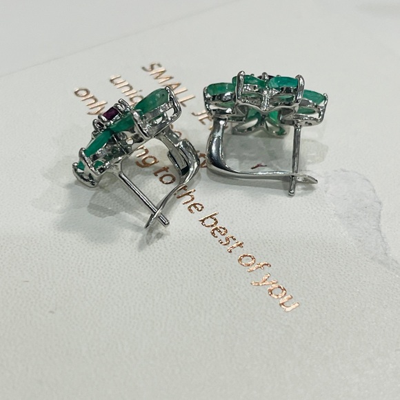 Authentic Certified Colombian Emerald Sterling Silver Stud Style earrings - Picture 5 of 7